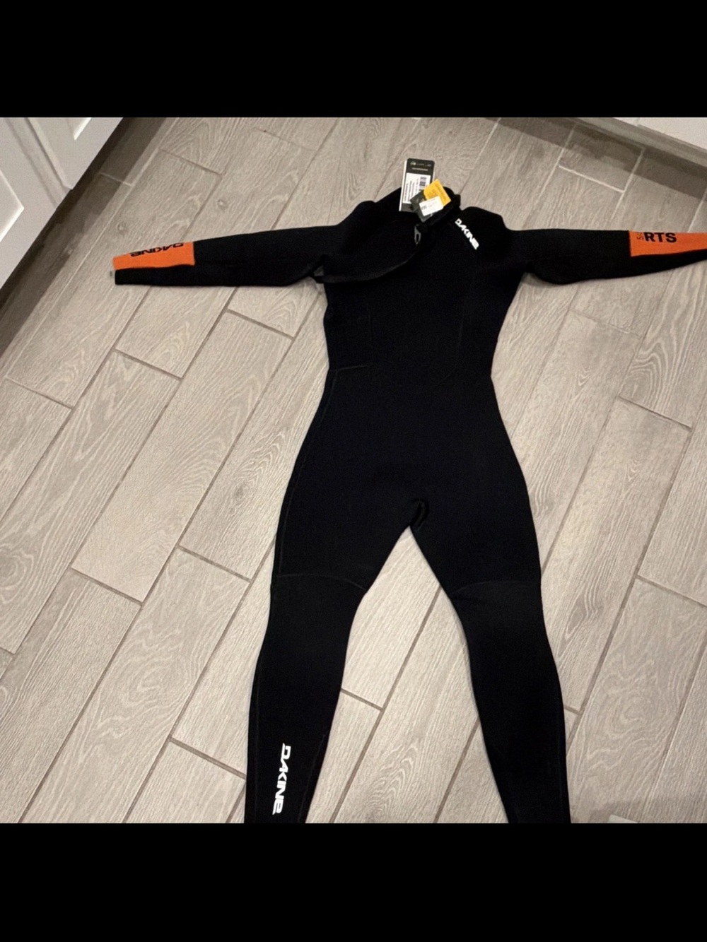 DAKINE Women's RTS Full Wetsuit Black w/ Orange Sleeves, Size US 6